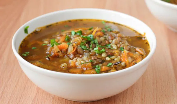 Lentejas con arroz y verduras • Clínicas Obésitas